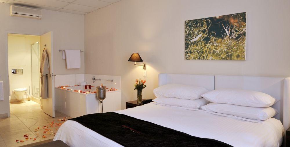 Aha Adderley 4* Cape Town